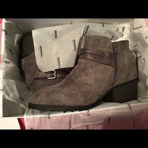 Brand new unworn Sonoma boots